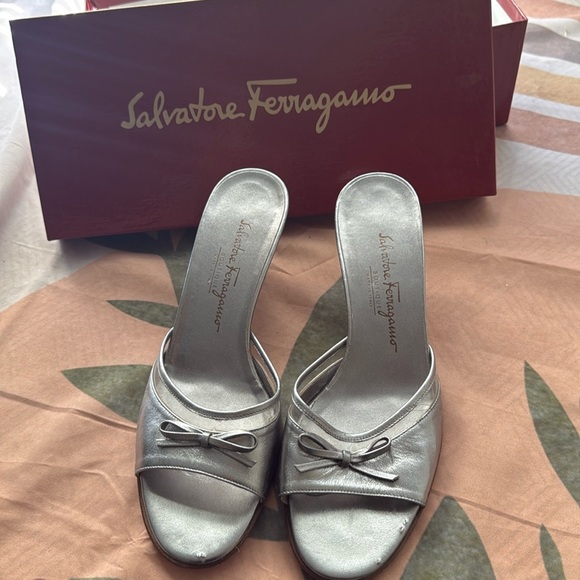 Salvatore Ferragamo Silver Kitten Heels with Bow - Picture 1 of 8